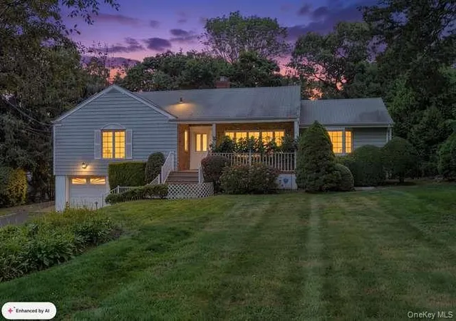 Photo 1 of Single family home for sale at 4 Woodleaf Ct, Huntington, NY 11724 | MLS# 1036519 | Listing updated on 2026-09-24