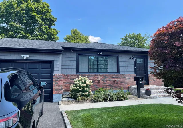 Photo 3 of Sale Pending at 155 Secatogue Ave, Oyster Bay, NY 11735 | MLS# 1036523 | Listing updated on 2026-09-03