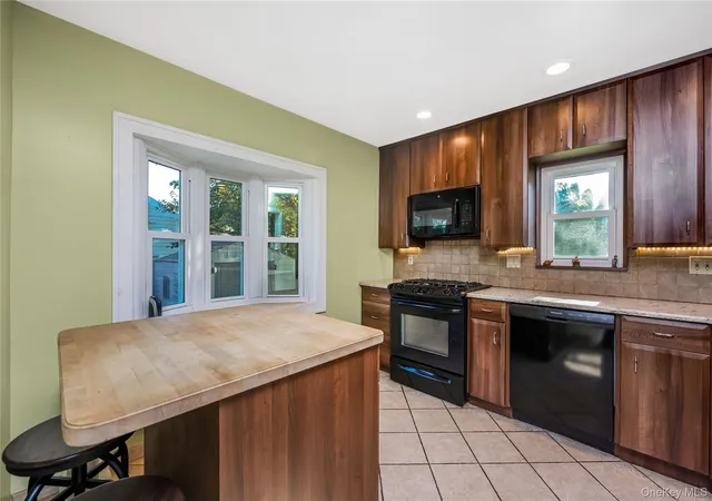 4th image of 82 Herman Ave, Babylon, NY 11703 | MLS# 1036530