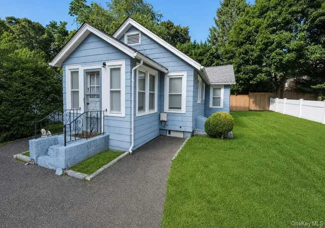 Photo 2 of Sale Pending at 208 Vineyard Rd, Huntington, NY 11743 | MLS# 1036555 | Listing updated on 2026-09-05