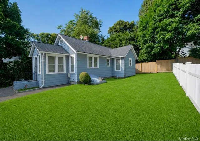 Photo 3 of Sale Pending at 208 Vineyard Rd, Huntington, NY 11743 | MLS# 1036555 | Listing updated on 2026-09-05
