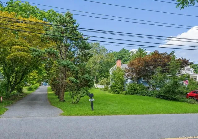 Photo 3 of Sale Pending at 208 Vineyard Rd, Huntington, NY 11743 | MLS# 1036555 | Listing updated on 2026-09-05