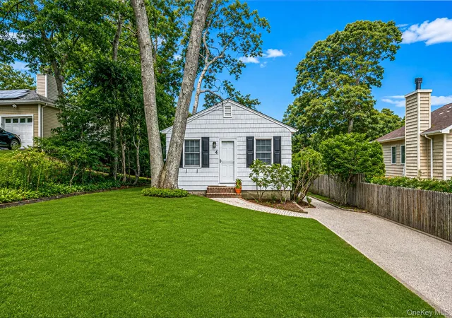 Photo 1 of Single family home for sale at 4 Vine St, Southampton, NY 11946 | MLS# 1036558 | Listing updated on 2026-08-29