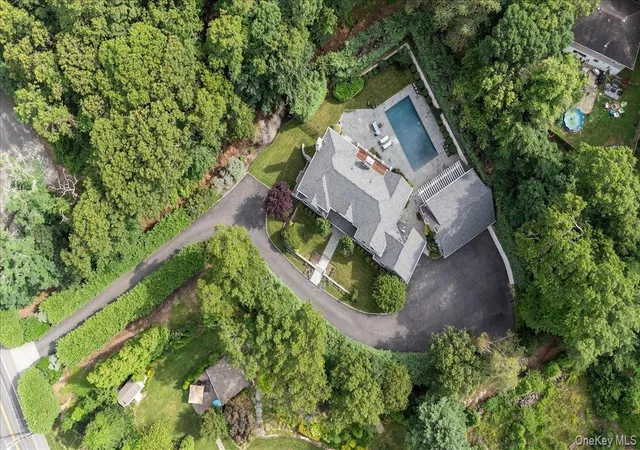Photo 2 of Single family home for sale at 1481 N Country Rd, Riverhead, NY 11792 | MLS# 1036567 | Listing updated on 2026-08-09