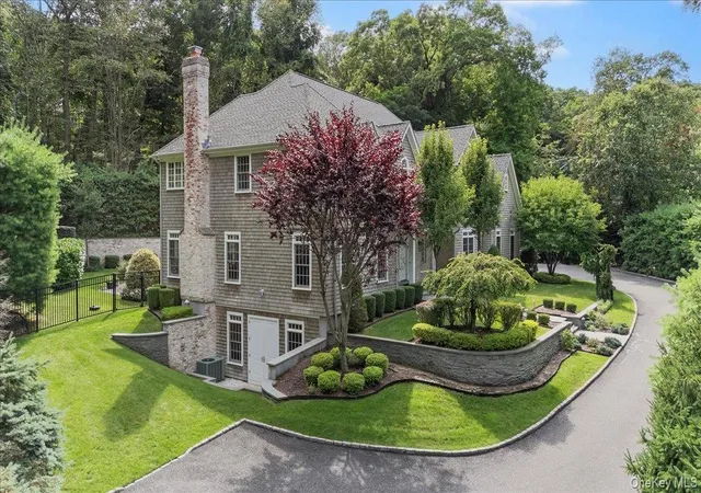 Photo 3 of Single family home for sale at 1481 N Country Rd, Riverhead, NY 11792 | MLS# 1036567 | Listing updated on 2026-08-09