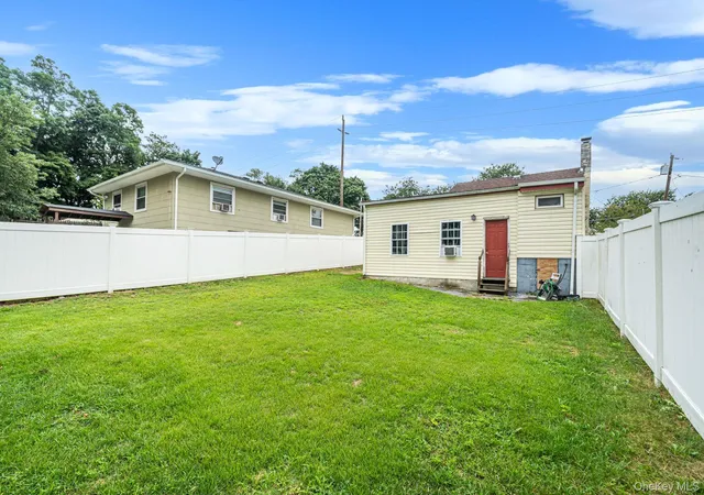 20th image of 86 Woodycrest Dr, Brookhaven, NY 11738 | MLS# 1036569