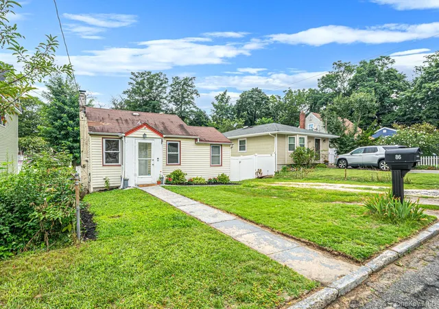 2nd image of 86 Woodycrest Dr, Brookhaven, NY 11738 | MLS# 1036569