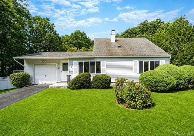Photo 3 of Sale Pending at 1050 Sipp Ave, Brookhaven, NY 11763 | MLS# 1036570 | Listing updated on 2026-09-05