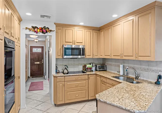 Photo 3 of Sale Pending at 16 Winthrop Rd, Oyster Bay, NY 11803 | MLS# 1036611 | Listing updated on 2026-10-07