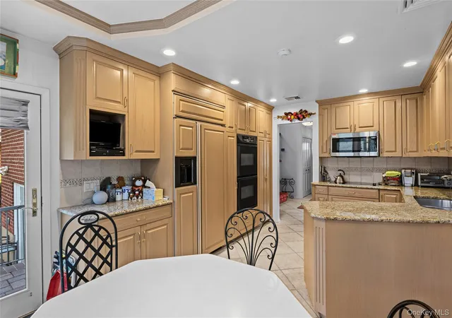Photo 3 of Sale Pending at 16 Winthrop Rd, Oyster Bay, NY 11803 | MLS# 1036611 | Listing updated on 2026-10-07