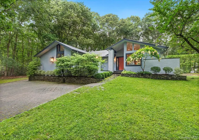Photo 2 of Single family home for sale at 2723 Deerfield Rd, Southampton, NY 11963 | MLS# 1036626 | Listing updated on 2026-09-05