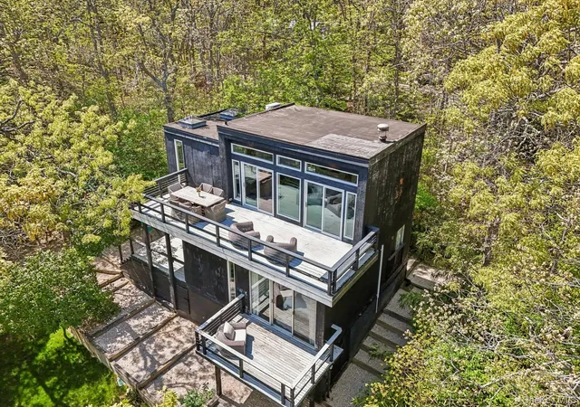3rd image of 15 Elm Ln, East Hampton, NY 11954 | MLS# 1036630