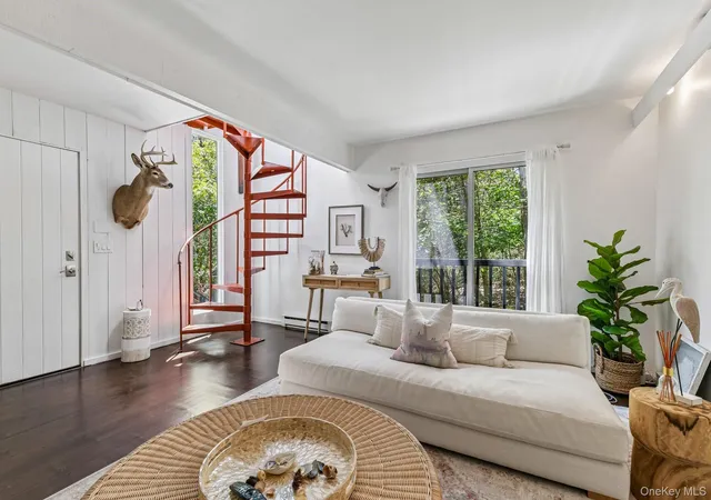 4th image of 15 Elm Ln, East Hampton, NY 11954 | MLS# 1036630