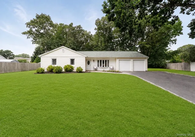 Photo 28 of Sale Pending at 4 Shelley Ct, Brookhaven, NY 11953 | MLS# 1036634 | Listing updated on 2026-09-05