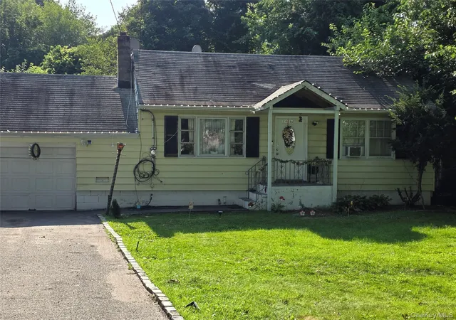 Photo 2 of Single family home for sale at 2467 New York Ave, Huntington, NY 11747 | MLS# 1036640 | Listing updated on 2026-09-06