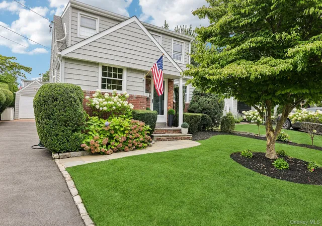2nd image of 76 Highfield Ave, North Hempstead, NY 11050 | MLS# 1036655