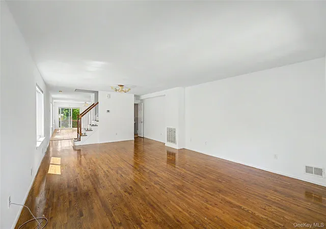 Listing Photo 5 - Condo for sale in building located at 94 Greaves Ave, New York, NY 10308
