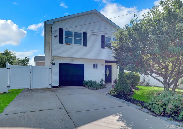 Photo 2 of Sale Pending at 376 Ferraris, Babylon, NY 11726 | MLS# 1036658 | Listing updated on 2026-09-23
