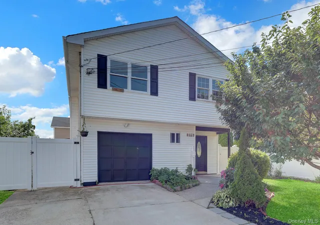 Photo 3 of Sale Pending at 376 Ferraris, Babylon, NY 11726 | MLS# 1036658 | Listing updated on 2026-09-23