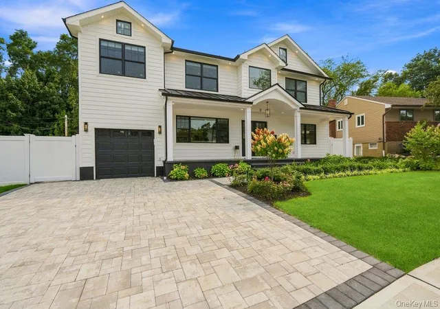 Photo 2 of Single family home for sale at 8 Allison Dr, Oyster Bay, NY 11804 | MLS# 1036664 | Listing updated on 2026-10-07