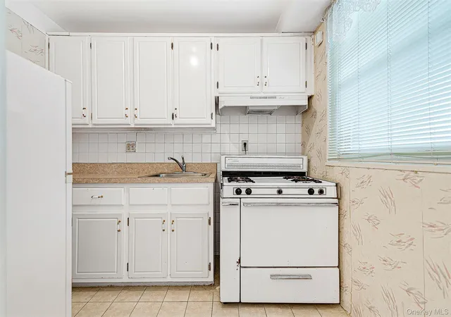 Listing Photo 5 - Condo for sale in building located at 97-37 63Rd Rd, New York, NY 11374 - Unit #2B