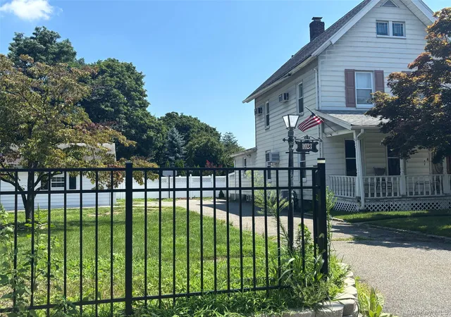 Photo 3 of Sale Pending at 1023 Newbridge Rd, Hempstead, NY 11710 | MLS# 1036666 | Listing updated on 2026-09-16