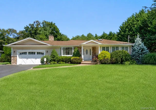 Photo 1 of Sale Pending at 14 Hickman St, Oyster Bay, NY 11791 | MLS# 1036679 | Listing updated on 2026-08-28