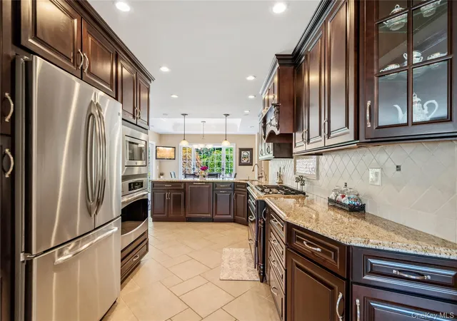 Photo 4 of Sale Pending at 14 Hickman St, Oyster Bay, NY 11791 | MLS# 1036679 | Listing updated on 2026-08-28