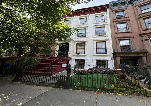 Listing Photo 4 - Condo for sale in building located at 64 Hancock St, New York, NY 11216