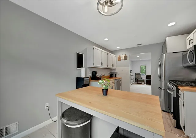 3rd image of 255 Heritage Ln, Chester Town, NY 10950 | MLS# 1036684