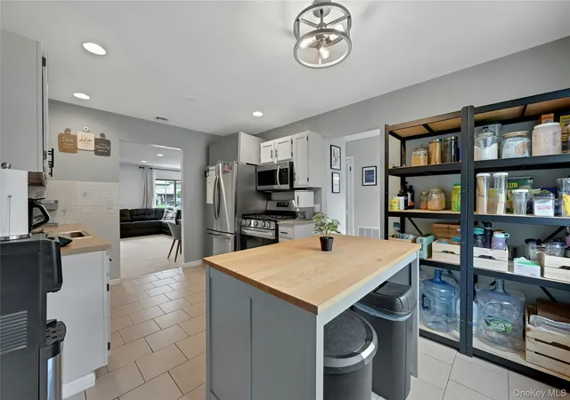 4th image of 255 Heritage Ln, Chester Town, NY 10950 | MLS# 1036684