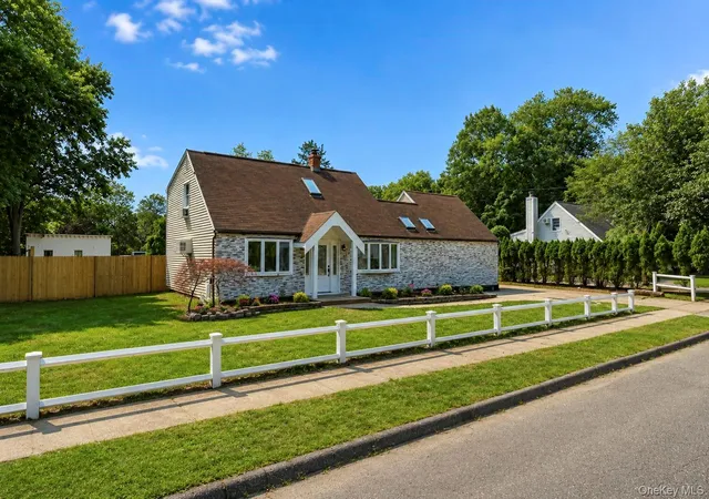 Photo 3 of Single family home for sale at 36 Fifty Acre Rd S, Smithtown, NY 11787 | MLS# 1036685 | Listing updated on 2026-10-08