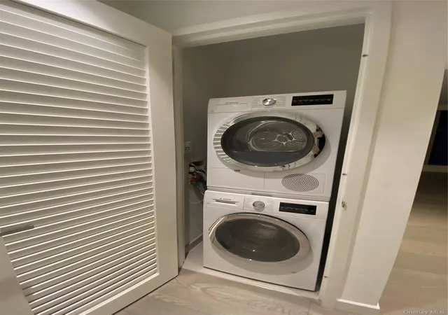 2nd image of 252 S St, New York, NY 10002