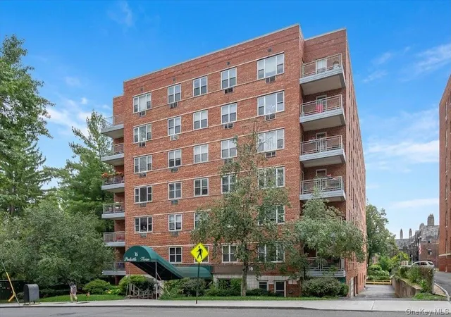 Listing Photo 1 - Condo for sale in building located at 16 Lake St, White Plains, NY 10605 - Unit #7K