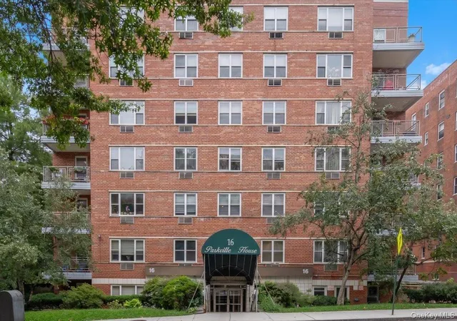 Listing Photo 2 - Condo for sale in building located at 16 Lake St, White Plains, NY 10605 - Unit #7K