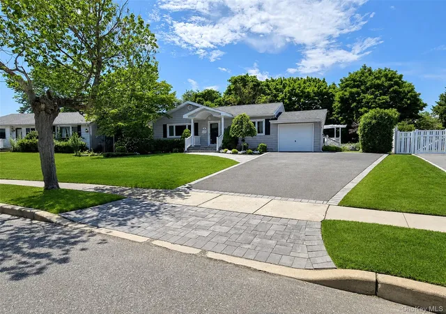 Photo 2 of Sale Pending at 8 Starlight Dr, Smithtown, NY 11725 | MLS# 1036712 | Listing updated on 2026-08-26