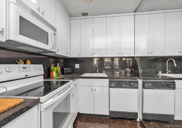 Photo 3 of Condo for sale at 162 30 Powells Cvs Blvd #2C, New York, NY 11357 | MLS# 1036728 | Listing updated on 2026-10-06