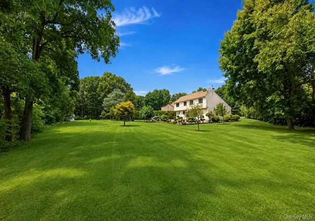 Photo 4 of Sale Pending at 5 Dohne Ct, Huntington, NY 11740 | MLS# 1036730 | Listing updated on 2026-09-16