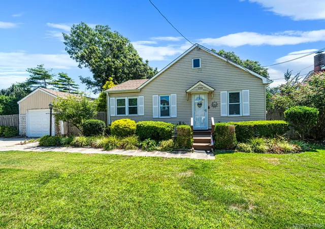 Photo 2 of Sale Pending at 123 Clinton Ave, Brookhaven, NY 11772 | MLS# 1036740 | Listing updated on 2026-08-27