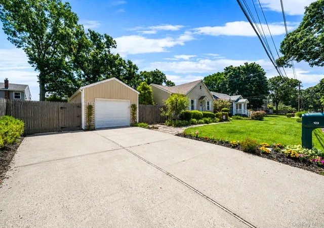 Photo 3 of Sale Pending at 123 Clinton Ave, Brookhaven, NY 11772 | MLS# 1036740 | Listing updated on 2026-08-27