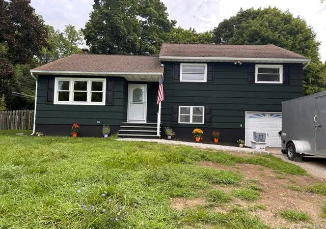 2nd image of 1 Morris Dr, Hyde Park, NY 12538 | MLS# 1036742
