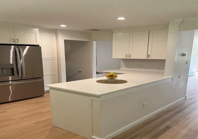 Photo 4 of Single family home for sale at 1 Morris Dr, Hyde Park, NY 12538 | MLS# 1036742 | Listing updated on 2026-09-15