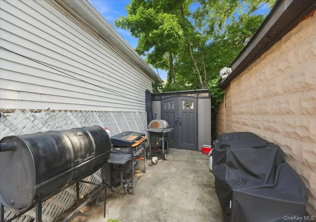 Listing Photo 4 - Condo for sale in building located at 11611 207th St, New York, NY 11411