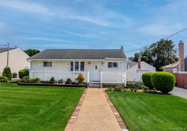 1st image of 212 15th St, West Babylon, NY 11704 | MLS# 1036756