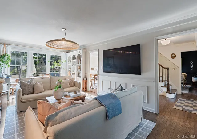 Photo 3 of Sale Pending at 36 Leonard St, Riverhead, NY 11792 | MLS# 1036765 | Listing updated on 2026-08-30