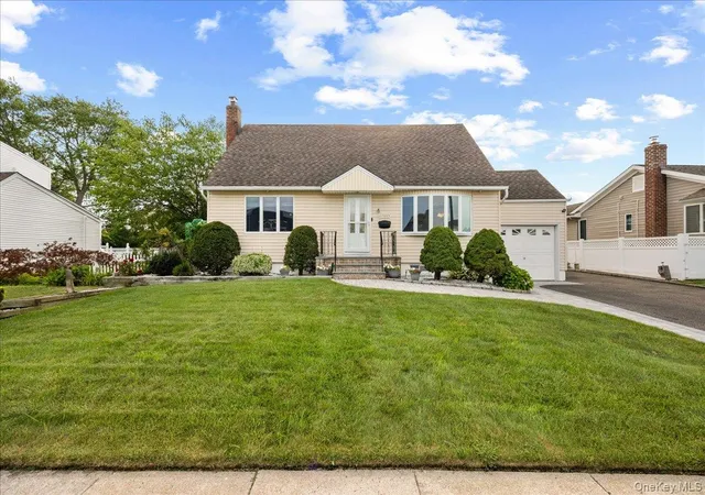 Photo 3 of Single family home for sale at 4060 Maywood Dr, Hempstead, NY 11783 | MLS# 1036769 | Listing updated on 2026-09-05