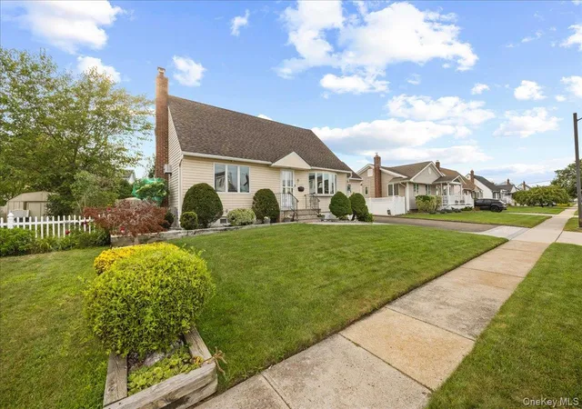 Photo 3 of Sale Pending at 4060 Maywood Dr, Hempstead, NY 11783 | MLS# 1036769 | Listing updated on 2026-10-09