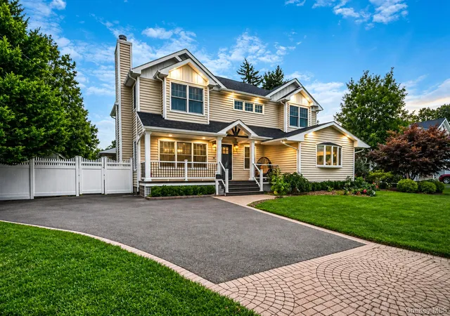 1st image of 15 Kirby Ln, Huntington, NY 11725 | MLS# 1036775