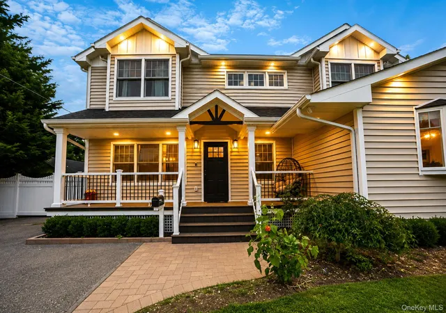 Photo 3 of Sale Pending at 15 Kirby Ln, Huntington, NY 11725 | MLS# 1036775 | Listing updated on 2026-09-22