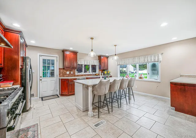 Photo 4 of Sale Pending at 15 Kirby Ln, Huntington, NY 11725 | MLS# 1036775 | Listing updated on 2026-09-22